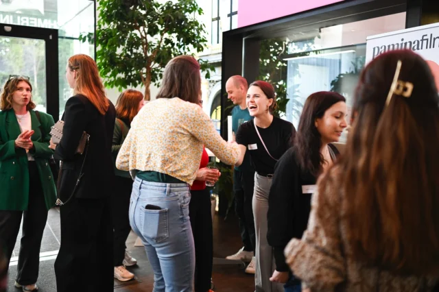 Wir hatten die große Ehre, beim Event „Who Prompts?“ von @womentor_at dabei zu sein! ✨

Es war ein inspirierender Abend voller spannender Gespräche, neuer Impulse und wunderbarer Begegnungen. Wir durften viele beeindruckende Unternehmerinnen und kreative Köpfe kennenlernen und besondere Momente auch filmisch festhalten, mehr dazu bald! 🎥

An diesem Abend wurde auch AI Empower offiziell von @womentor_at gelauncht: eine Plattform, die FLINTA*-Personen im Bereich Künstliche Intelligenz sichtbar macht, vernetzt und stärkt. Mit Angeboten wie Online-Kursen, Coachings, Mentoring-Programmen, Labs und einem umfangreichen AI Knowledge Hub schafft AI Empower Zugang zu Wissen rund um KI – mit einem klaren Fokus auf Teilhabe, kritisches Denken und inklusive Perspektiven.

Ein herzliches Dankeschön an die Gründerinnen Desiree Jonek-Lustyk und @josefine_schulze sowie das gesamte WOMENTOR-Team für die Organisation dieses besonderen Abends und natürlich an Jana Mack für die tollen Event-Fotos 📸

#womentor #whoprompts #launchevent #aiempower #paminafilms